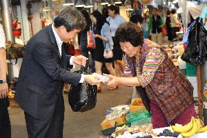 법제처, 추석맞이 전통시장 방문 새 창으로 열립니다.
