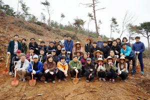 법제처, 식목일 맞이 나무심기 참여 새 창으로 열립니다.