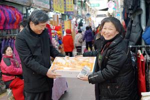 법제처 직원들의 설 맞이 전통시장 장보기 새 창으로 열립니다.