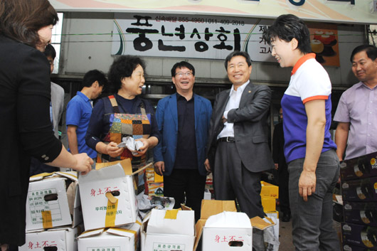 전통시장인 공주산성시장 사진